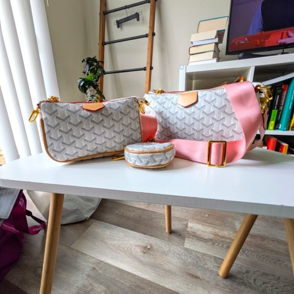 Source Unknown Pink and Gray Crossbody Bag Set - Picture 1 of 3